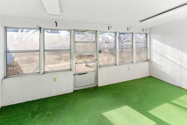 2042 Quincy Cir., Salina, KS 67401