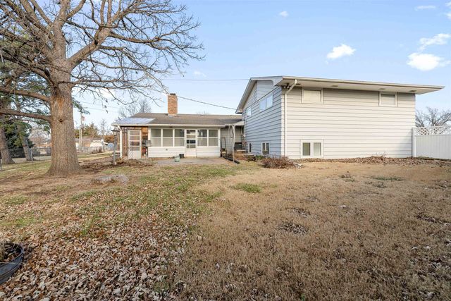 2042 Quincy Cir., Salina, KS 67401