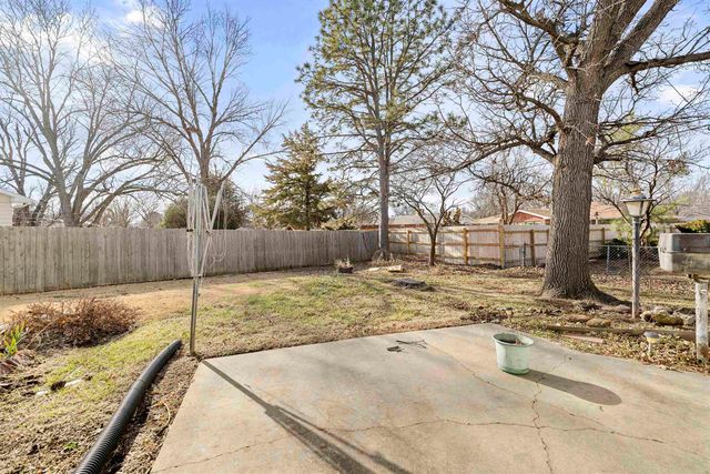 2042 Quincy Cir., Salina, KS 67401