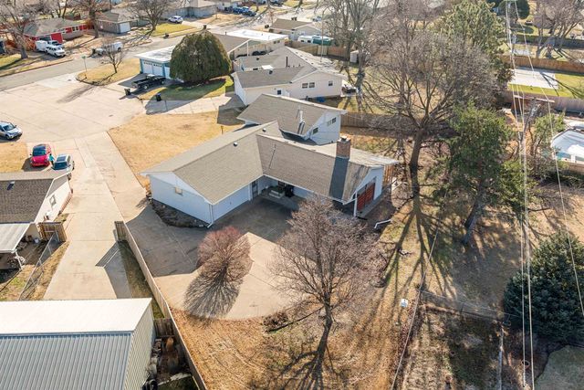 2042 Quincy Cir., Salina, KS 67401