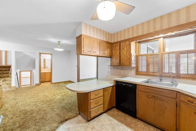 2042 Quincy Cir., Salina, KS 67401