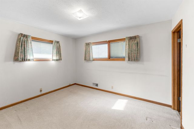 2042 Quincy Cir., Salina, KS 67401