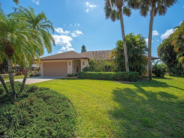 105 Cherry Hill CT, Naples, FL 34113