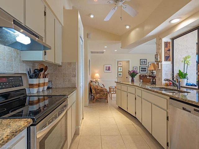 105 Cherry Hill CT, Naples, FL 34113