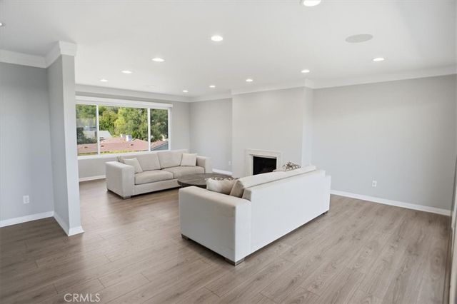 321 E Stocker 301, Glendale, CA 91207