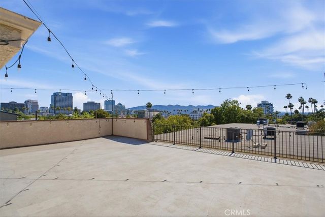 321 E Stocker 301, Glendale, CA 91207