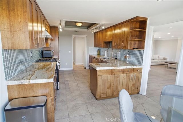 321 E Stocker 301, Glendale, CA 91207