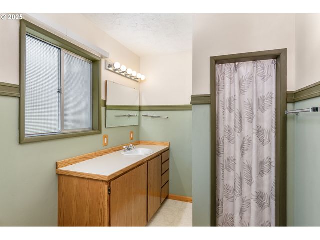 1412 N MAIN Ave, White Salmon, WA 98672