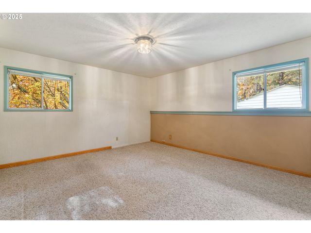 1412 N MAIN Ave, White Salmon, WA 98672