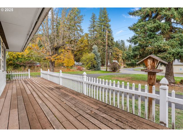 1412 N MAIN Ave, White Salmon, WA 98672