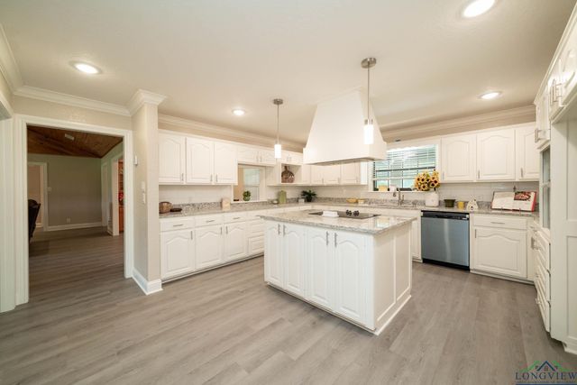 5026 E Country Club Rd, Longview, TX 75602