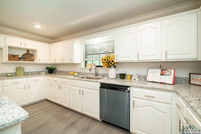 5026 E Country Club Rd, Longview, TX 75602