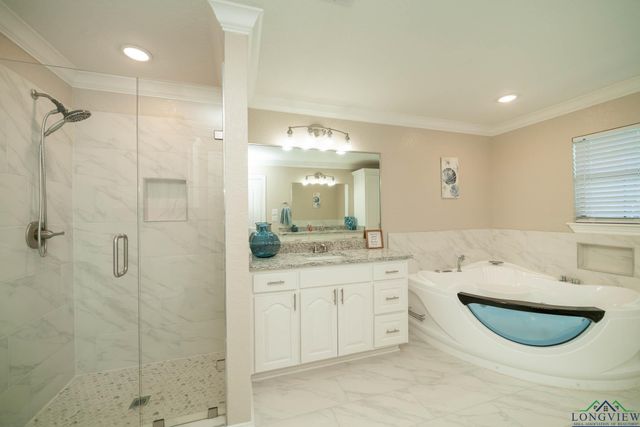 5026 E Country Club Rd, Longview, TX 75602