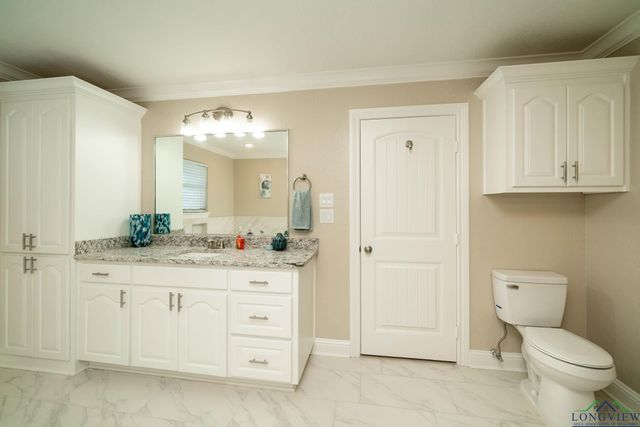 5026 E Country Club Rd, Longview, TX 75602