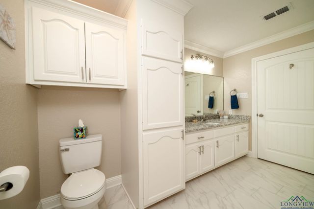 5026 E Country Club Rd, Longview, TX 75602