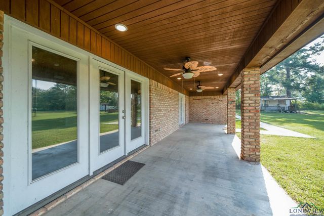 5026 E Country Club Rd, Longview, TX 75602