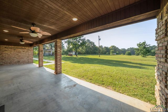 5026 E Country Club Rd, Longview, TX 75602