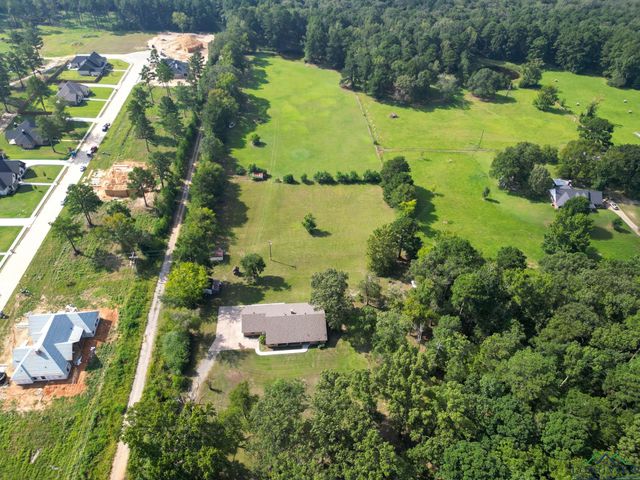 5026 E Country Club Rd, Longview, TX 75602