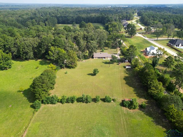 5026 E Country Club Rd, Longview, TX 75602