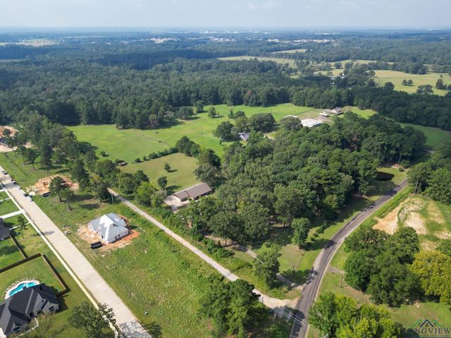 5026 E Country Club Rd, Longview, TX 75602