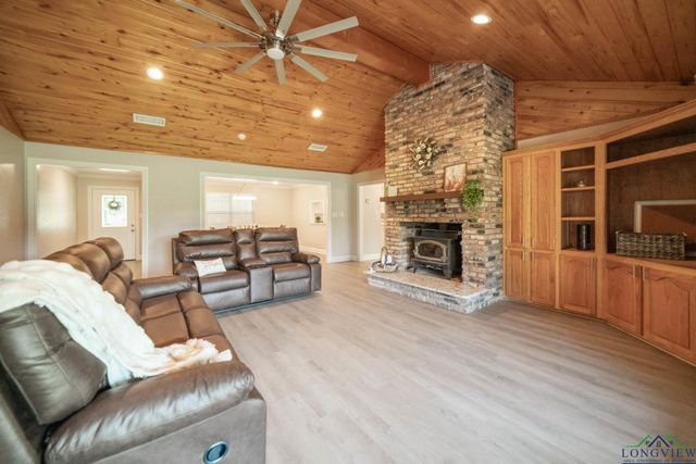 5026 E Country Club Rd, Longview, TX 75602