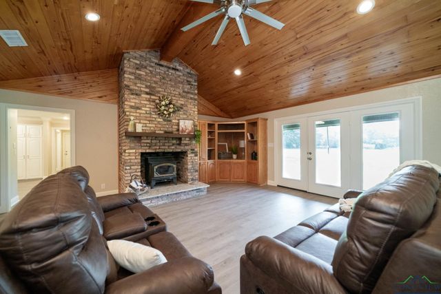 5026 E Country Club Rd, Longview, TX 75602