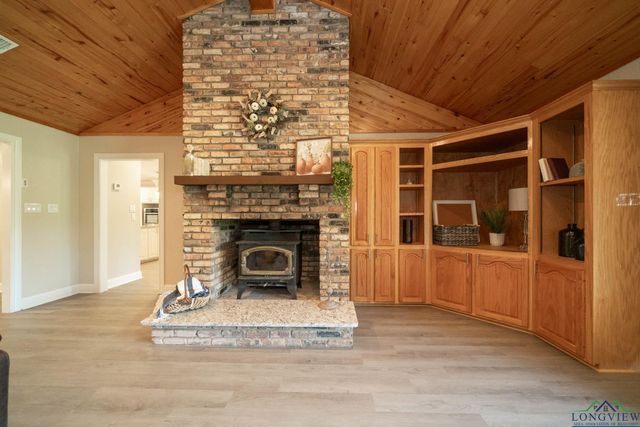 5026 E Country Club Rd, Longview, TX 75602