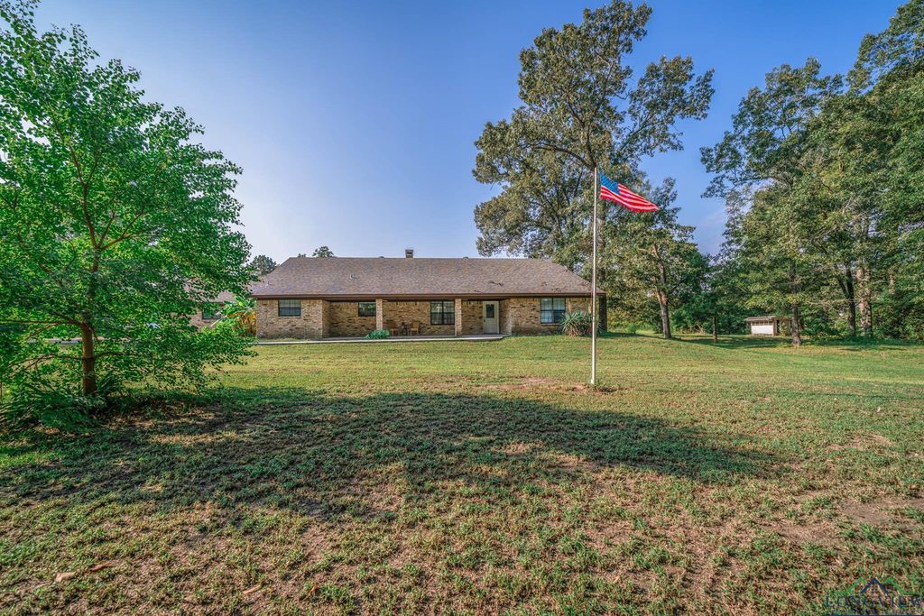5026 E Country Club Rd, Longview, TX 75602