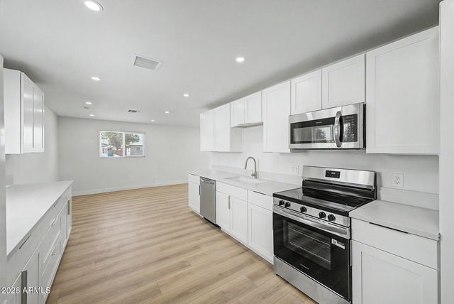1926 W SAN MIGUEL Avenue, Phoenix, AZ 85015