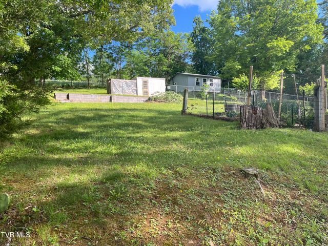 1033 Haw Ridge Road, Piney Flats, TN 37686