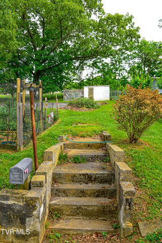 1033 Haw Ridge Road, Piney Flats, TN 37686