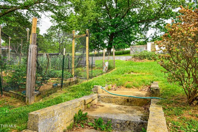 1033 Haw Ridge Road, Piney Flats, TN 37686