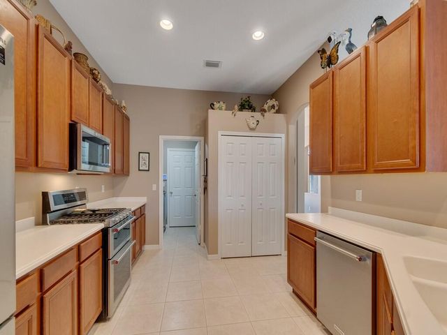 431 W Temple Court SW, Vero Beach, FL 32968