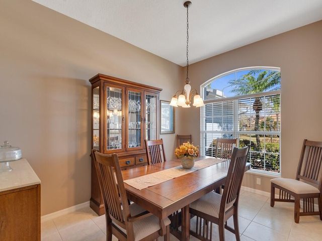 431 W Temple Court SW, Vero Beach, FL 32968