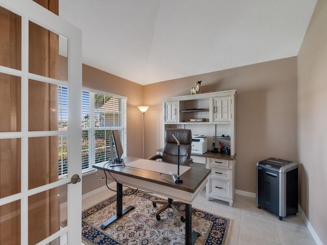 431 W Temple Court SW, Vero Beach, FL 32968