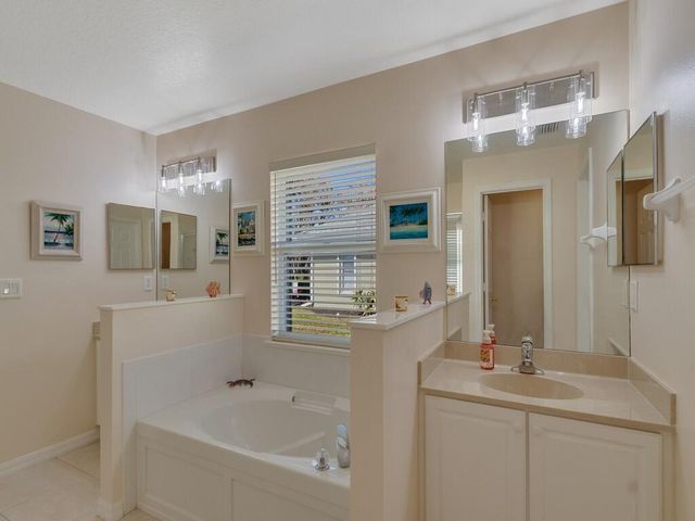 431 W Temple Court SW, Vero Beach, FL 32968