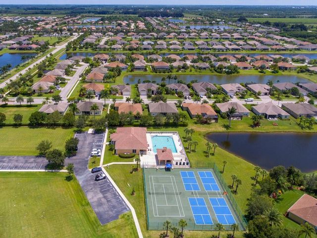 431 W Temple Court SW, Vero Beach, FL 32968