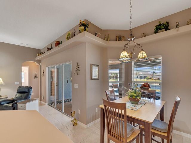 431 W Temple Court SW, Vero Beach, FL 32968