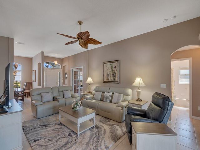 431 W Temple Court SW, Vero Beach, FL 32968