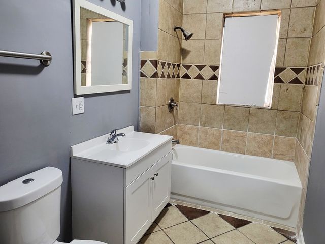 2521 E 72ND Place, Chicago, IL 60649