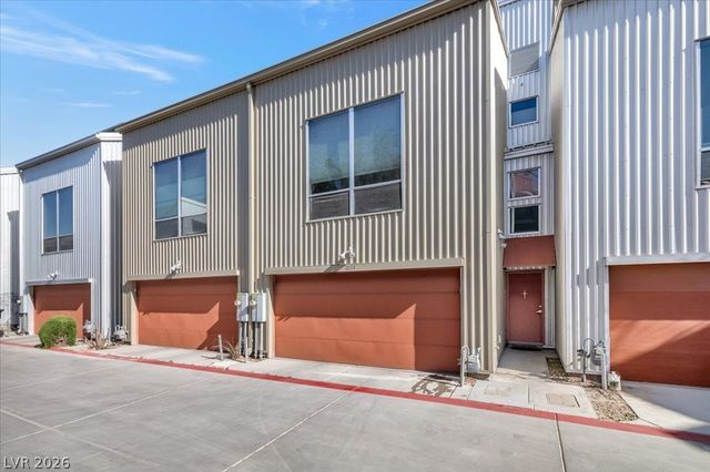 2014 Pin Oak Avenue, Las Vegas, NV 89101