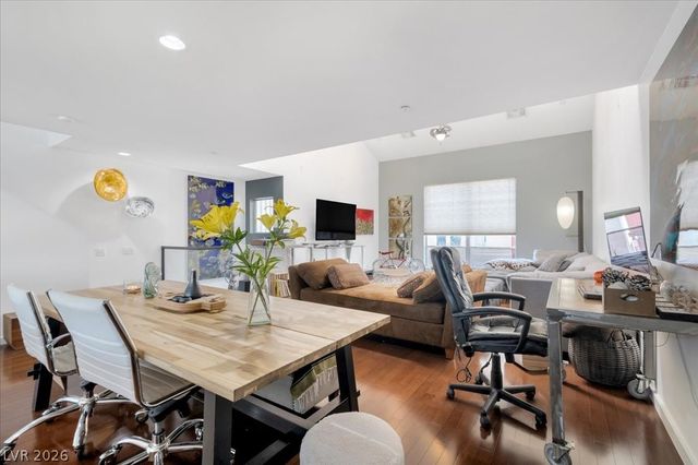 2014 Pin Oak Avenue, Las Vegas, NV 89101