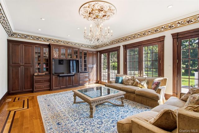 147 Bacon Road, Old Westbury, NY 11568