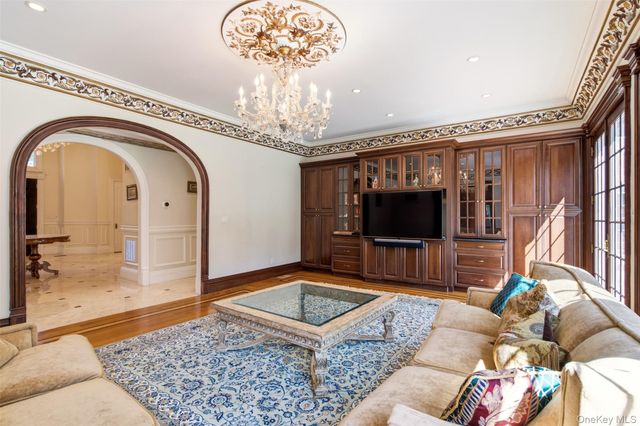 147 Bacon Road, Old Westbury, NY 11568