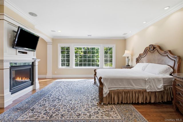 147 Bacon Road, Old Westbury, NY 11568