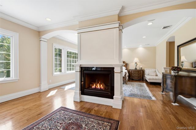147 Bacon Road, Old Westbury, NY 11568