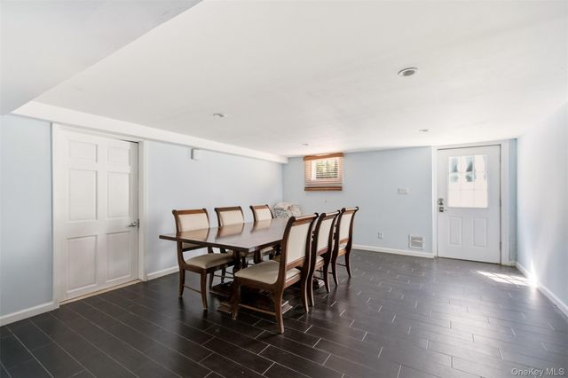 147 Bacon Road, Old Westbury, NY 11568