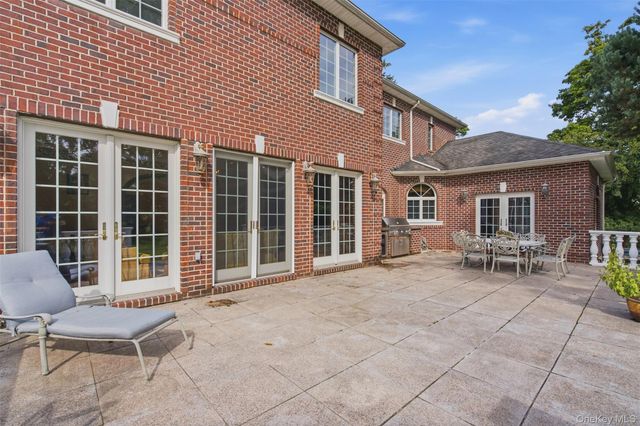 147 Bacon Road, Old Westbury, NY 11568