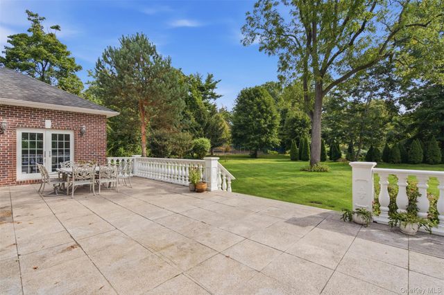 147 Bacon Road, Old Westbury, NY 11568