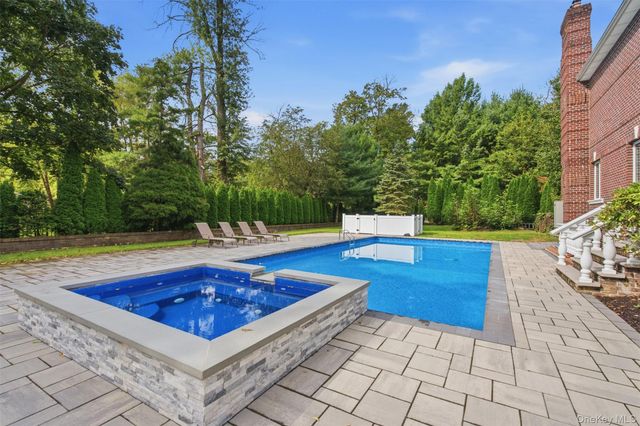 147 Bacon Road, Old Westbury, NY 11568